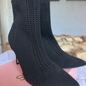 Elegant Black Knit Ankle Boots